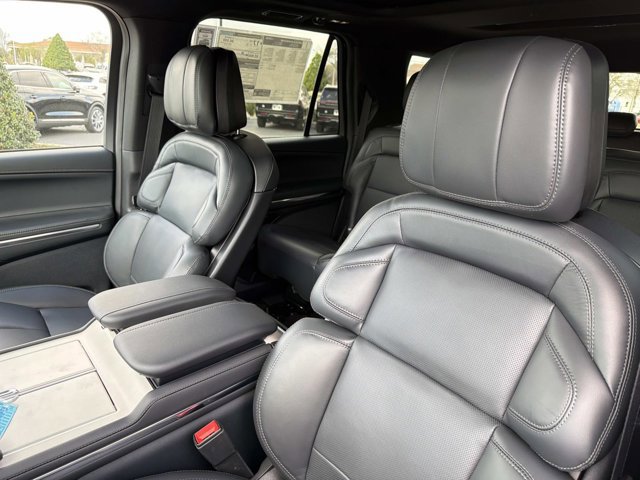 New 2026 Lincoln Navigator L Reserve w/ Jet Appearance Package AWD/4WD image 12