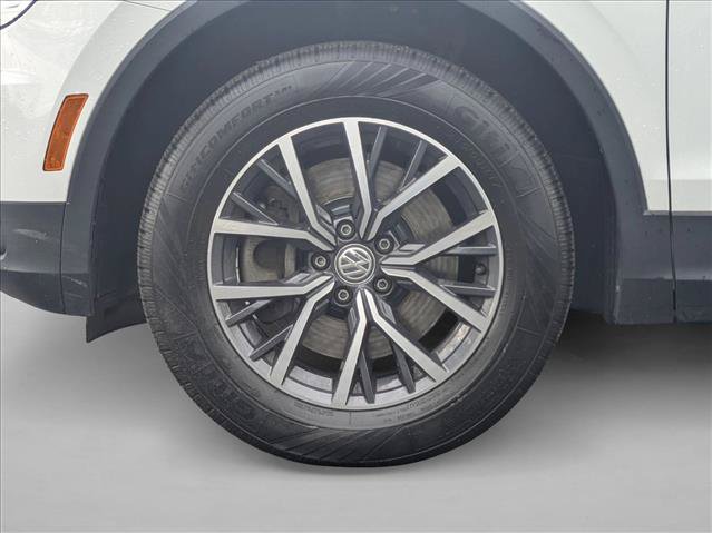 Used 2020 Volkswagen Tiguan SE w/ 3rd Row Seat Package AWD/4WD image 22