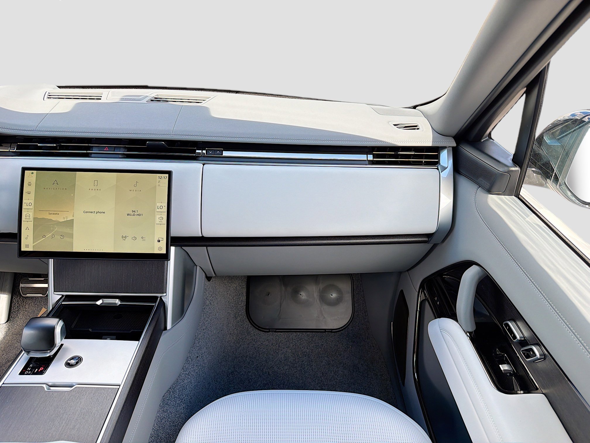 New 2026 Land Rover Range Rover SV image 19