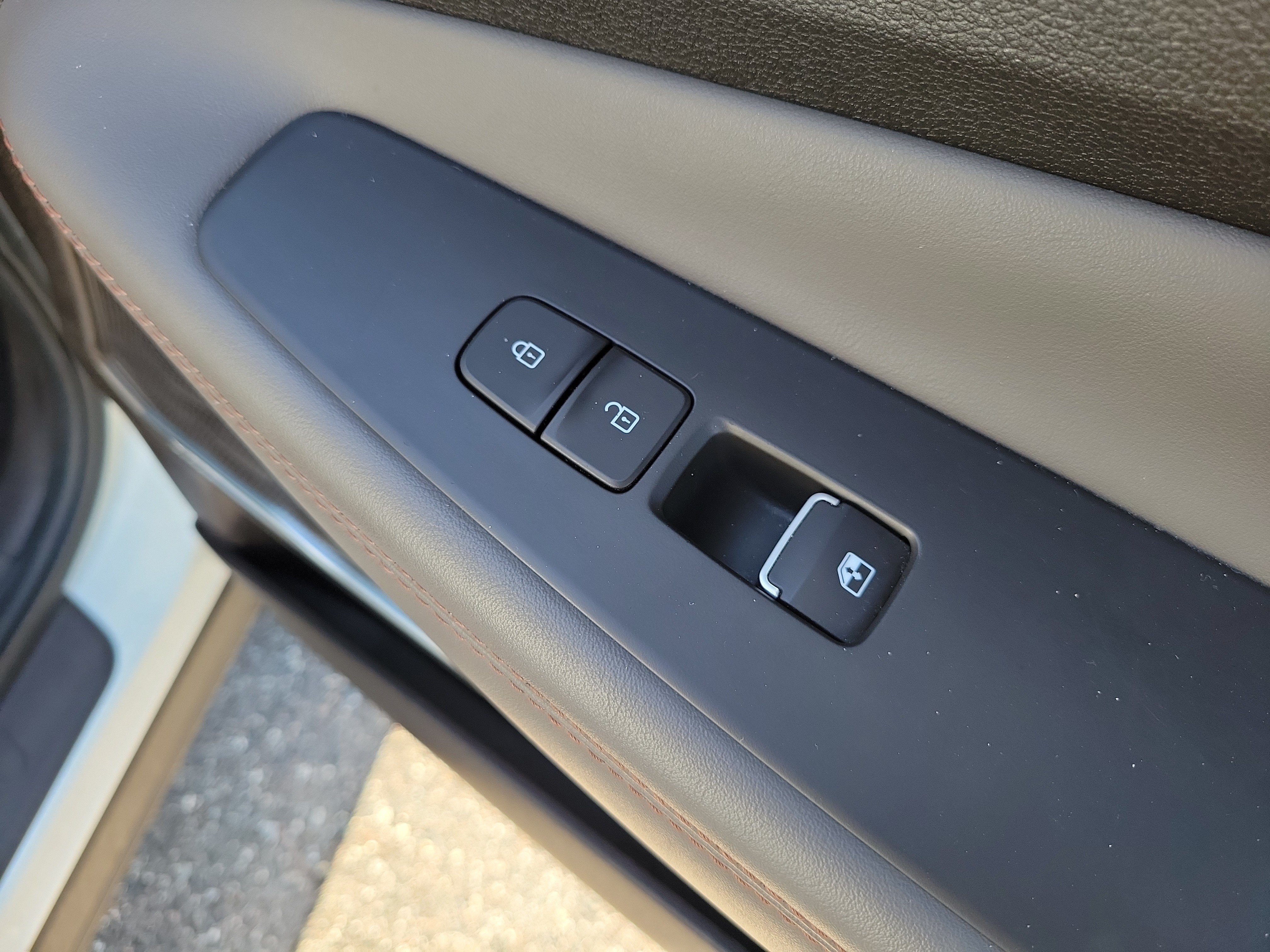 Used 2020 Hyundai Santa Fe SEL w/ Convenience + Premium Package FWD image 11