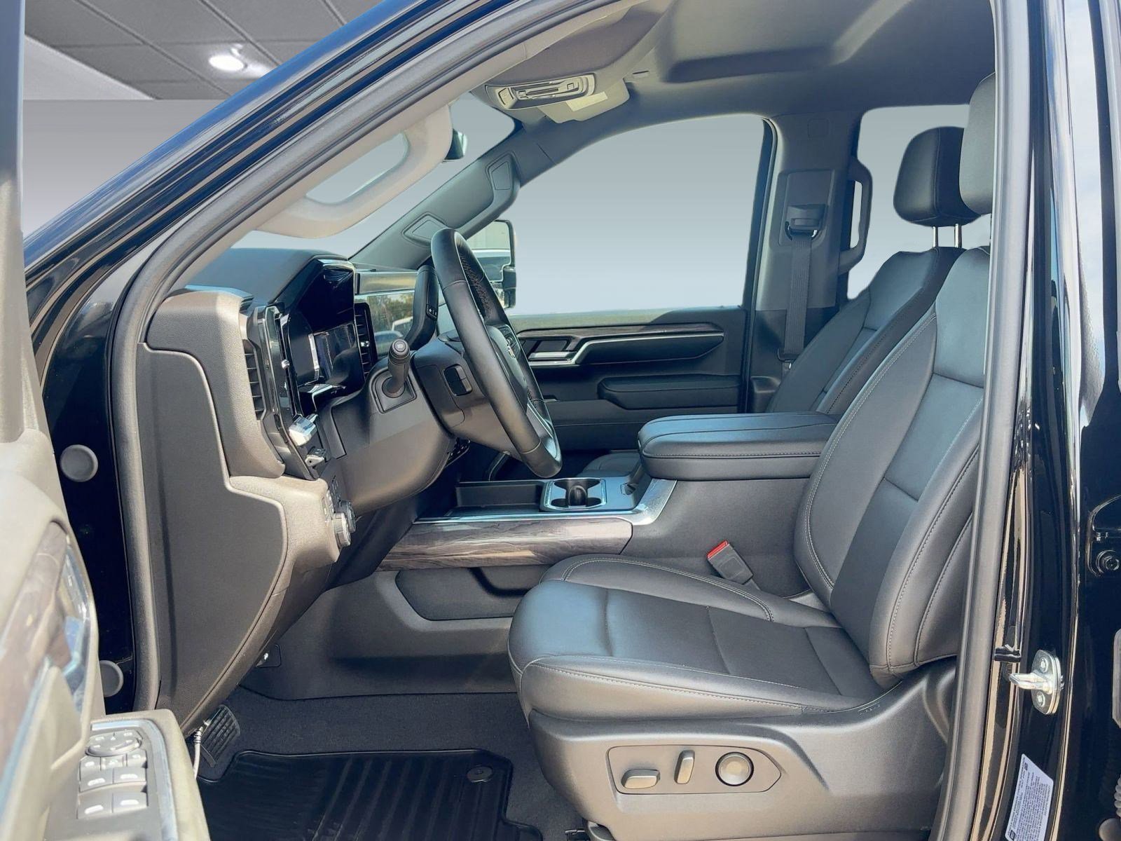 Used 2024 Chevrolet Silverado 2500 LTZ w/ LTZ Plus Package image 5