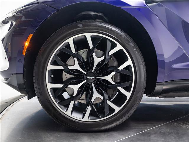 Used 2022 Aston Martin DBX AWD/4WD image 4