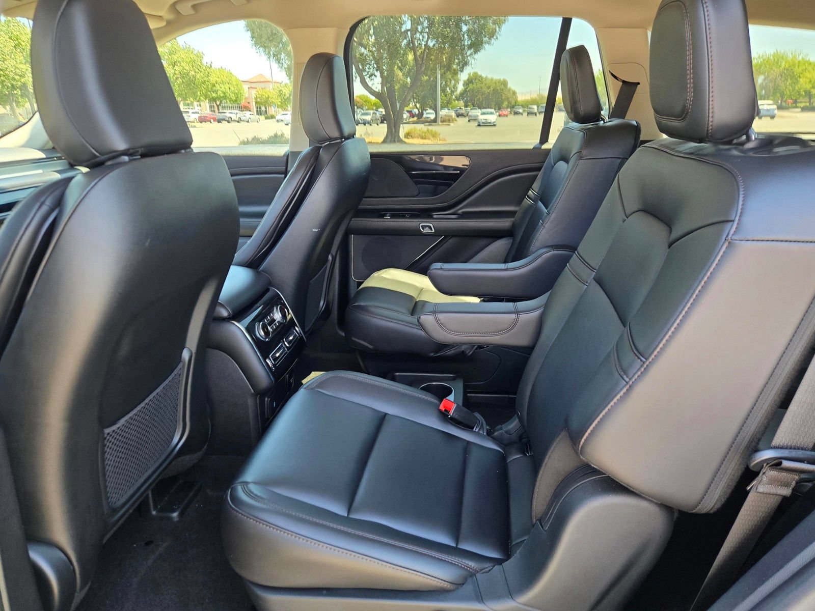 Used 2024 Lincoln Aviator 2WD w/ Premium Package image 11