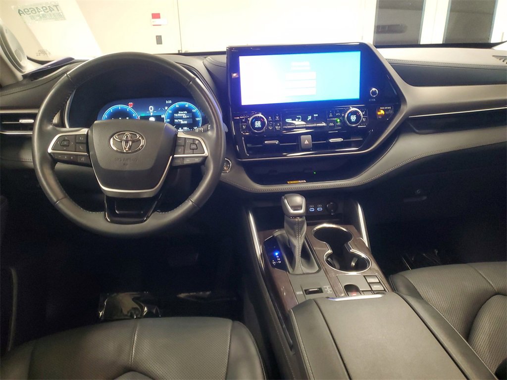Used 2023 Toyota Highlander Limited image 10