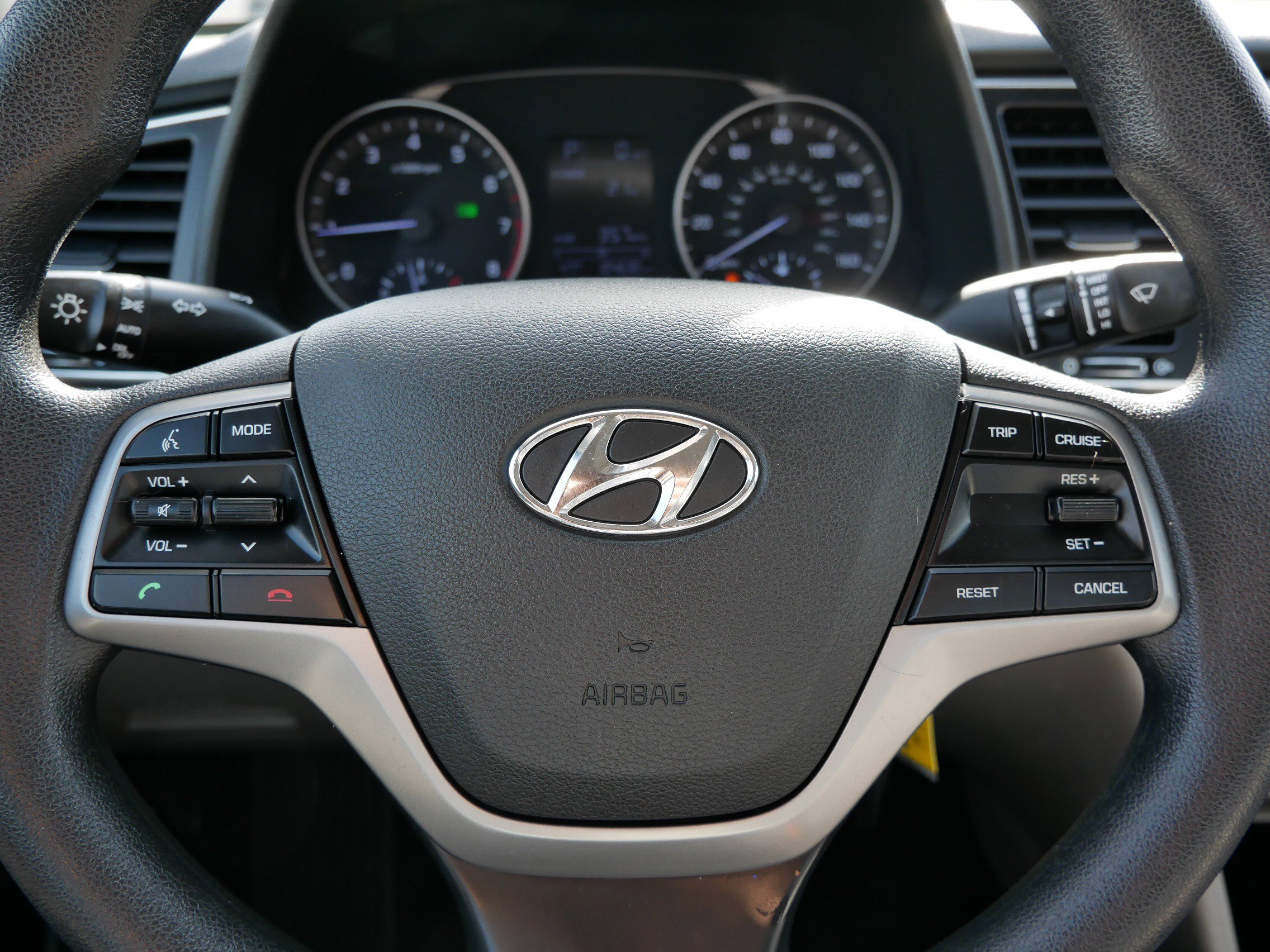 Used 2017 Hyundai Elantra SE FWD image 25