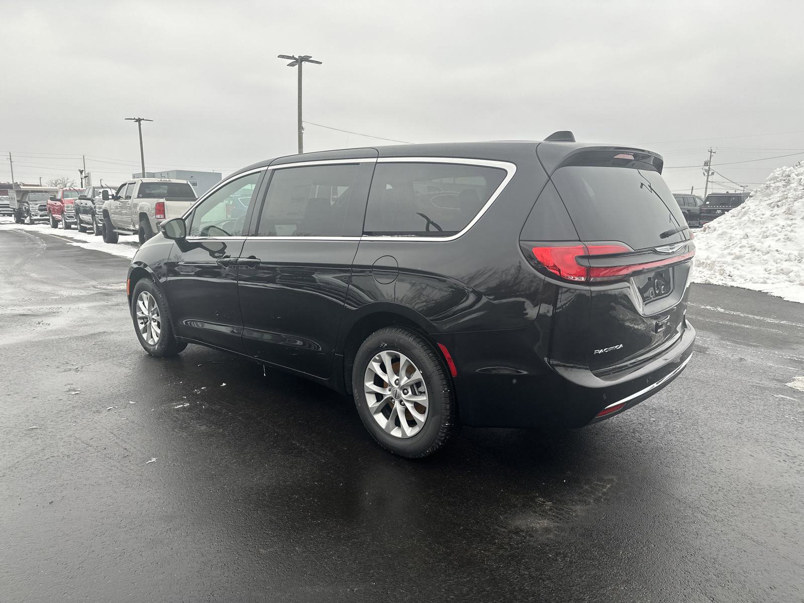 New 2025 Chrysler Pacifica Select image 6