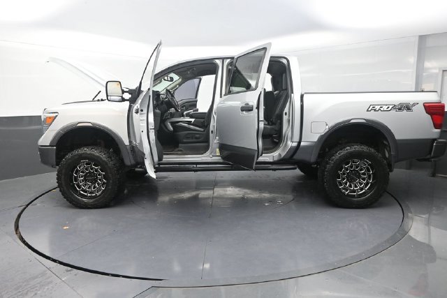 Used 2018 Nissan Titan PRO-4X w/ Pro-4x Convenience Package AWD/4WD image 42