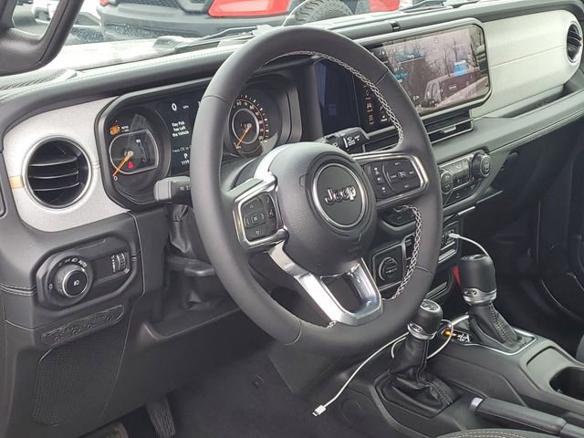 Used 2025 Jeep Wrangler Sahara AWD/4WD image 6