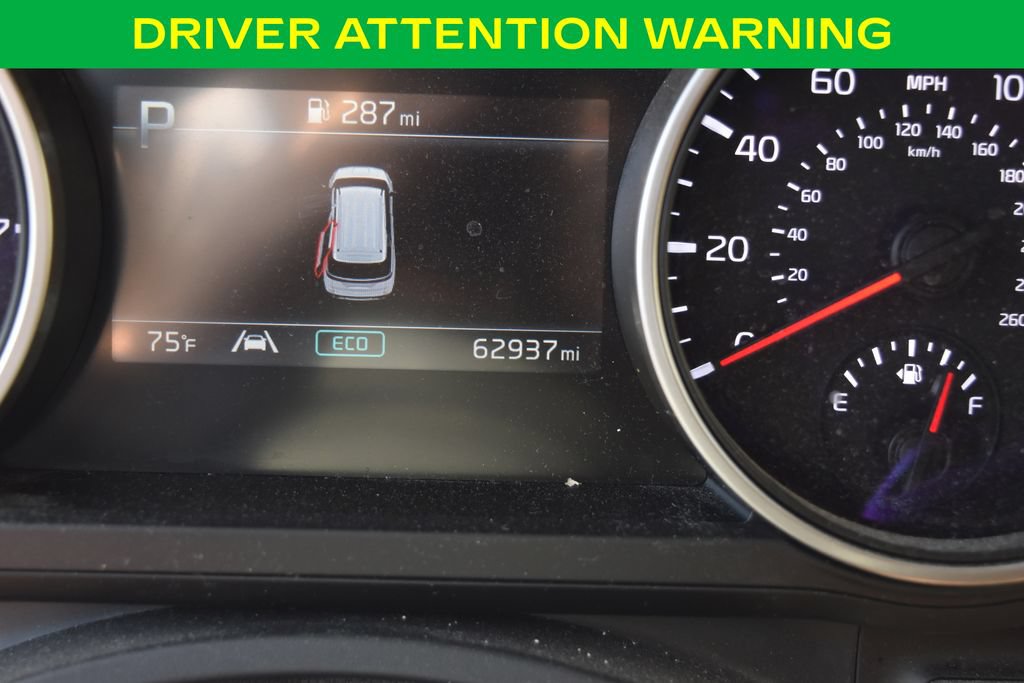 Used 2023 Kia Carnival LX FWD image 19