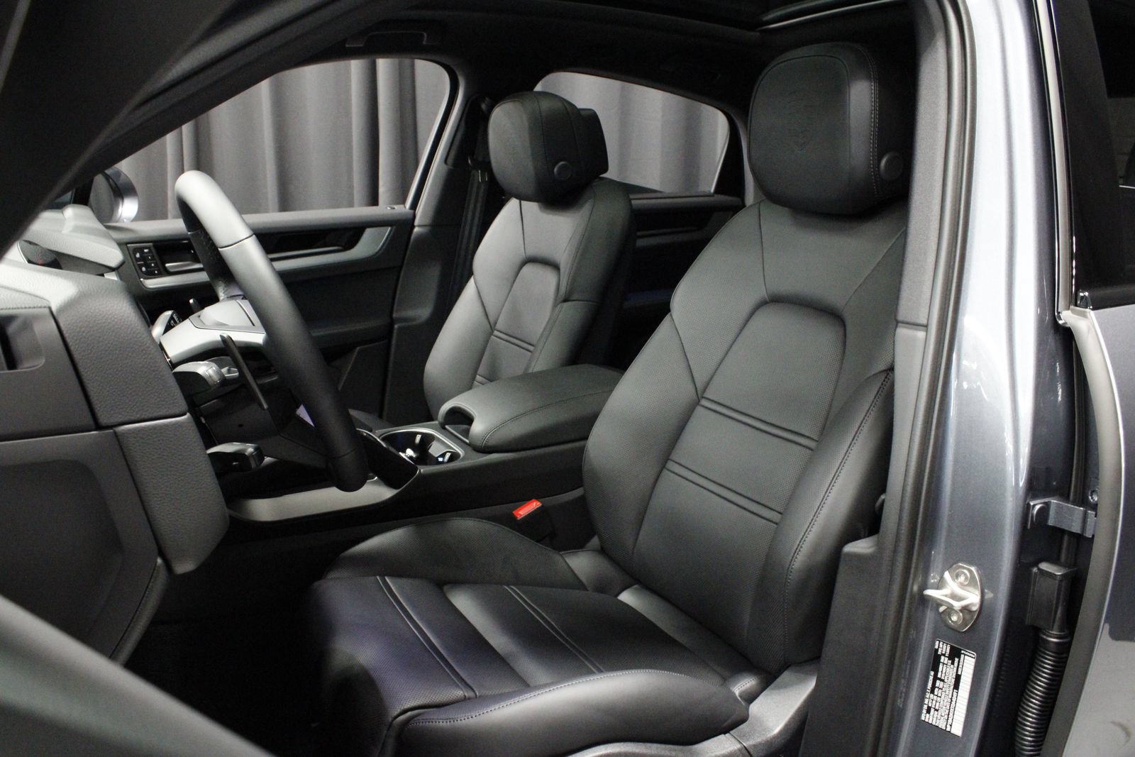 New 2026 Porsche Cayenne Coupe AWD/4WD image 5