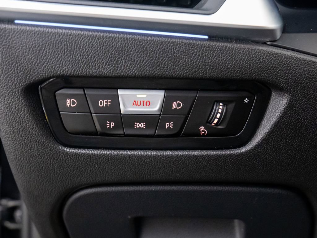 Used 2021 BMW 330i xDrive Sedan w/ M Sport Package image 18