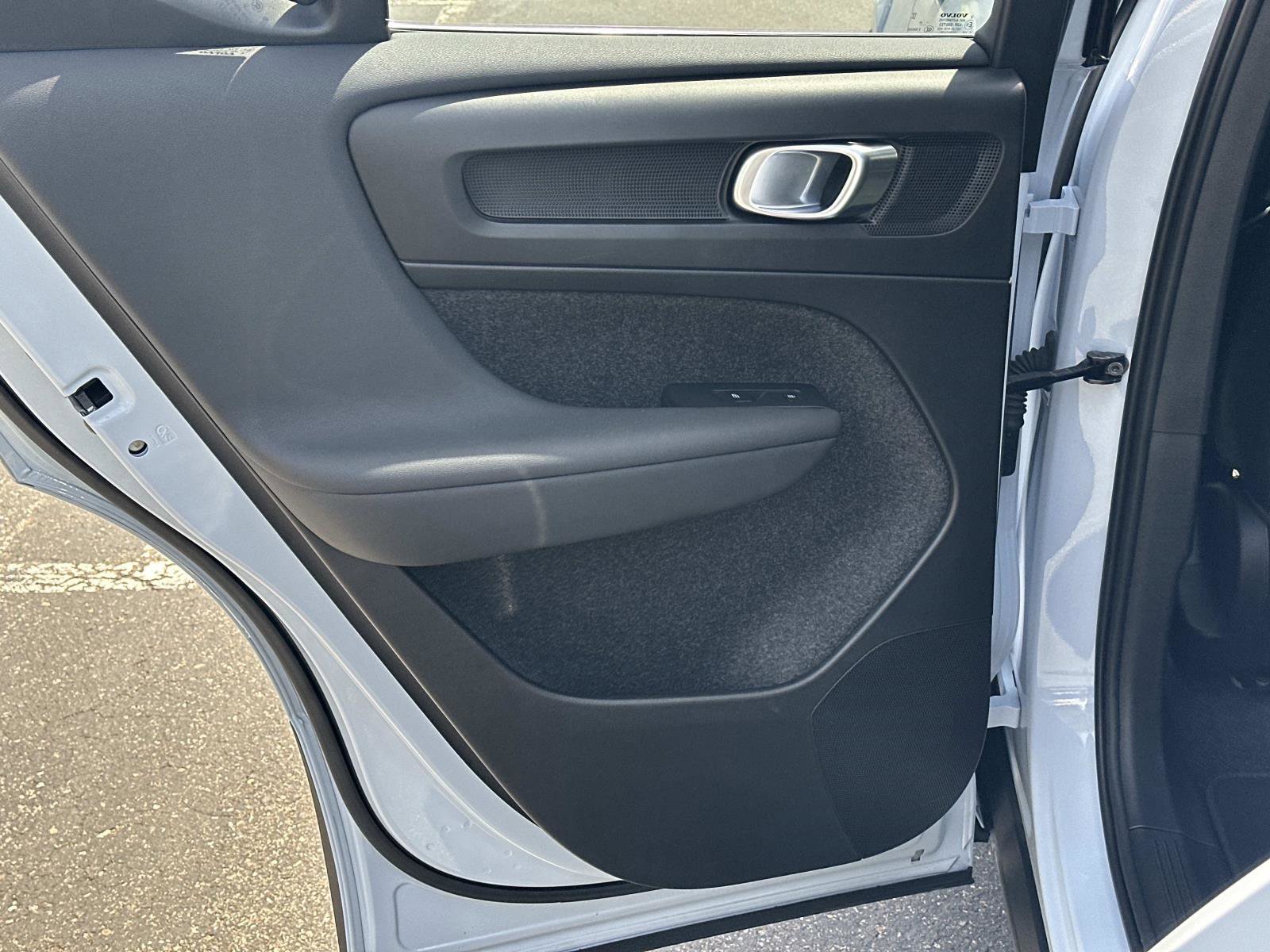 Used 2025 Volvo XC40 B5 Core w/ Climate Package image 20