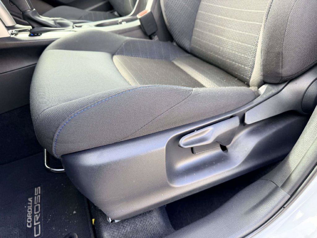Certified 2025 Toyota Corolla Cross AWD Hybrid w/ Moonroof Package image 18