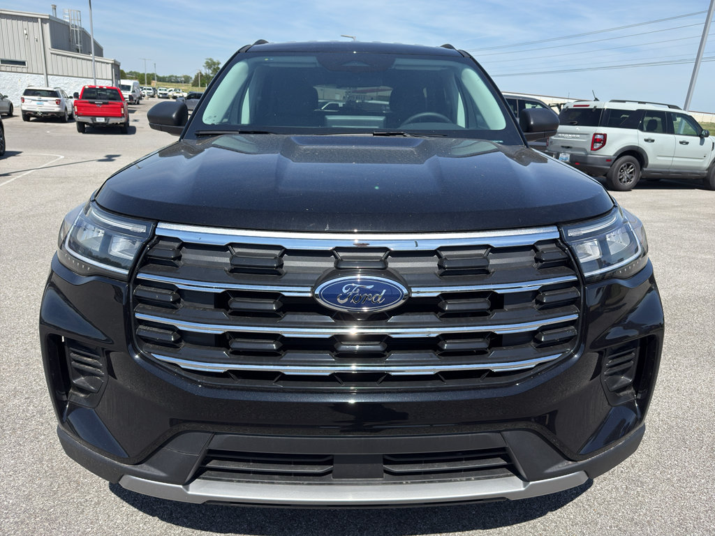 New 2026 Ford Explorer Active RWD image 2