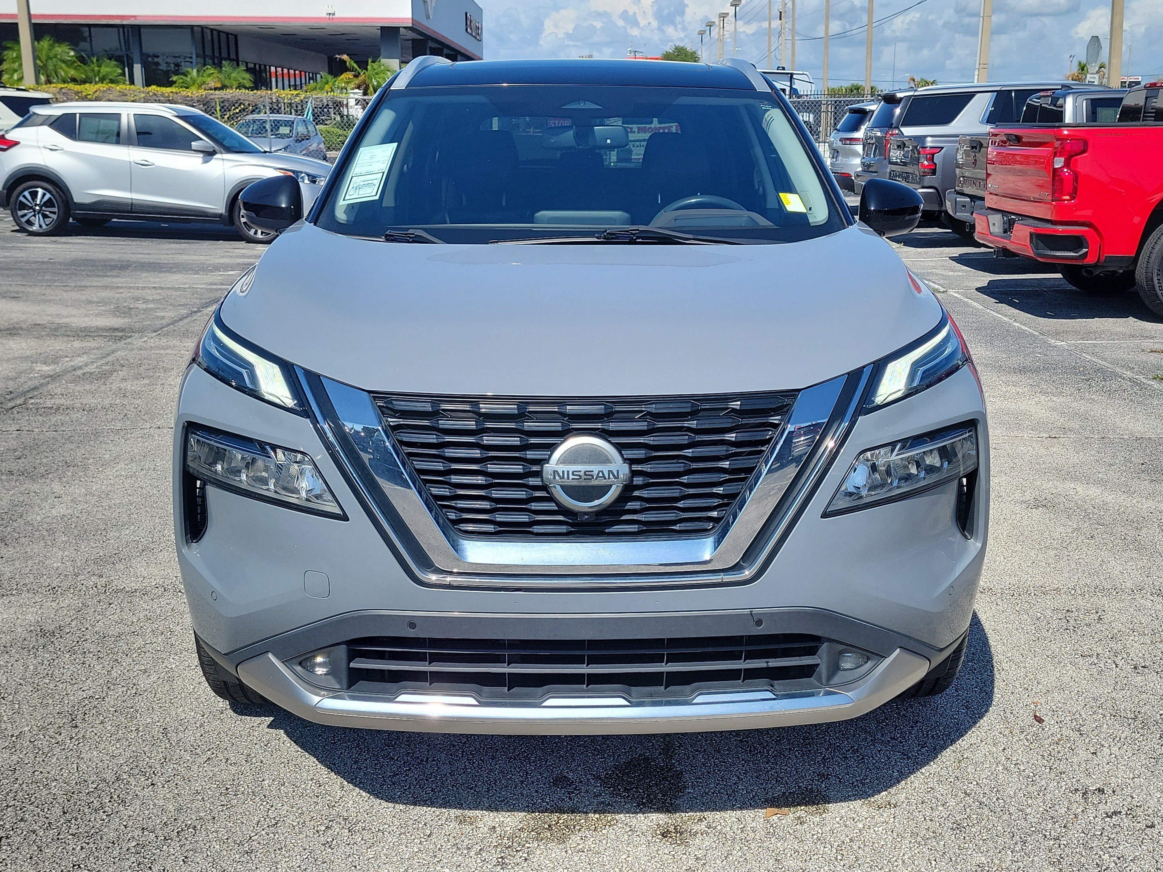 Used 2021 Nissan Rogue Platinum FWD image 2