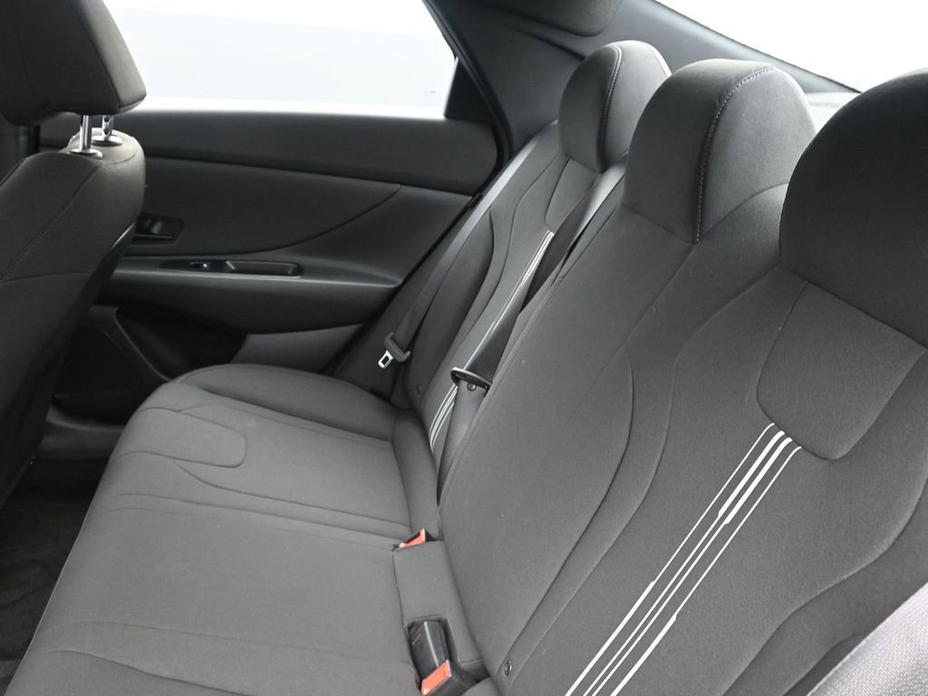 Certified 2025 Hyundai Elantra Sport image 22