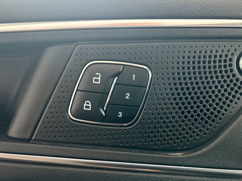 Used 2024 Ford Edge Titanium image 13