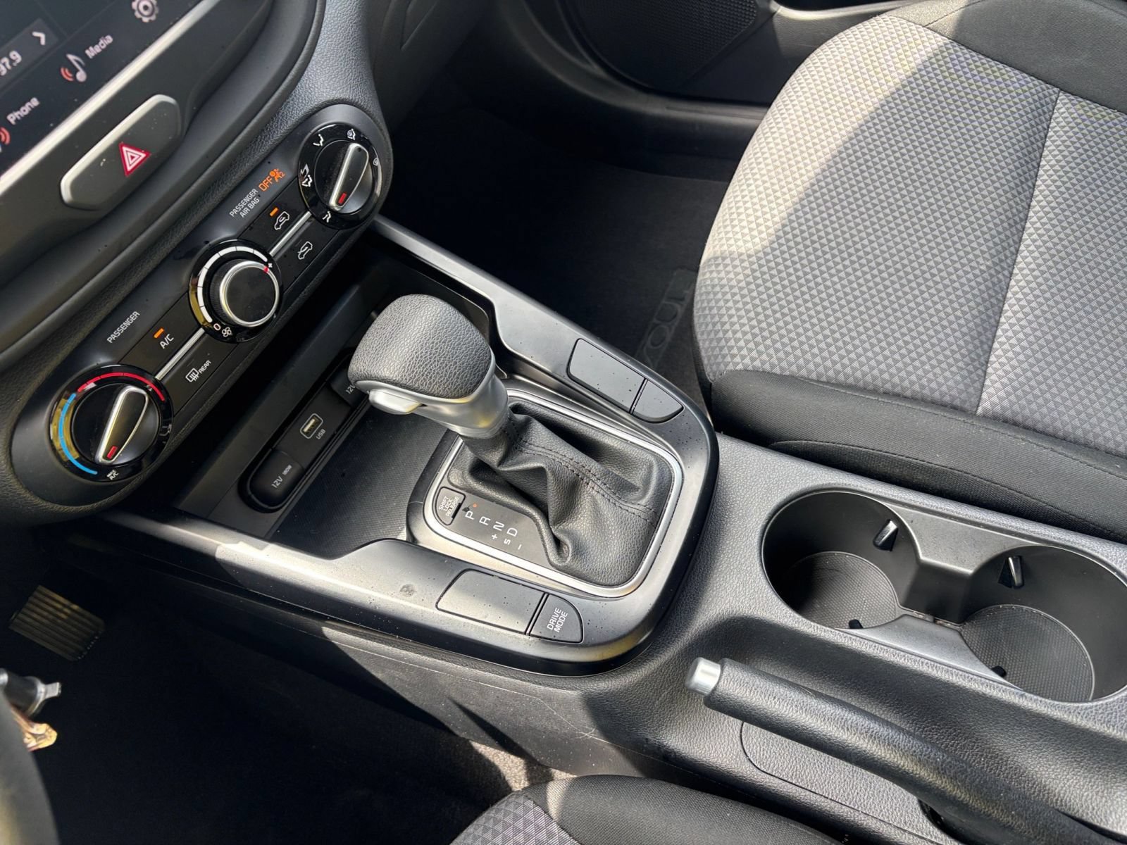 Used 2025 Kia Soul LX w/ LX Technology Package FWD image 34