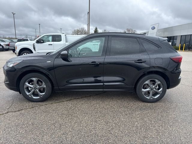 Used 2023 Ford Escape ST-Line w/ Tech Pack #1 AWD/4WD image 6