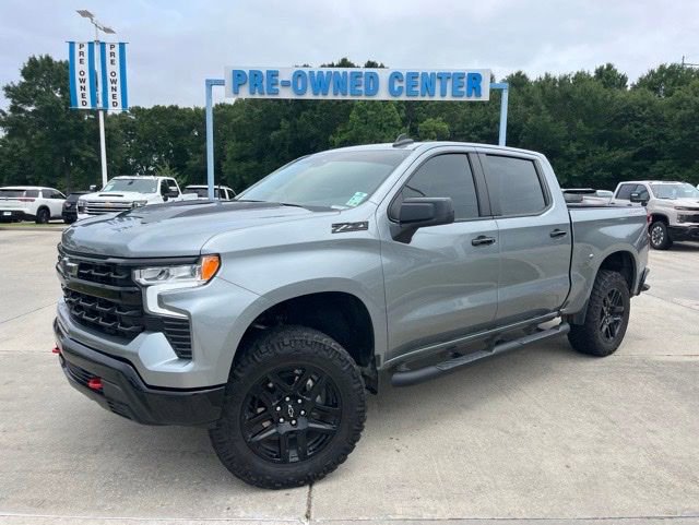 Used 2025 Chevrolet Silverado 1500 LT Trail Boss w/ Convenience Package II AWD/4WD image 2