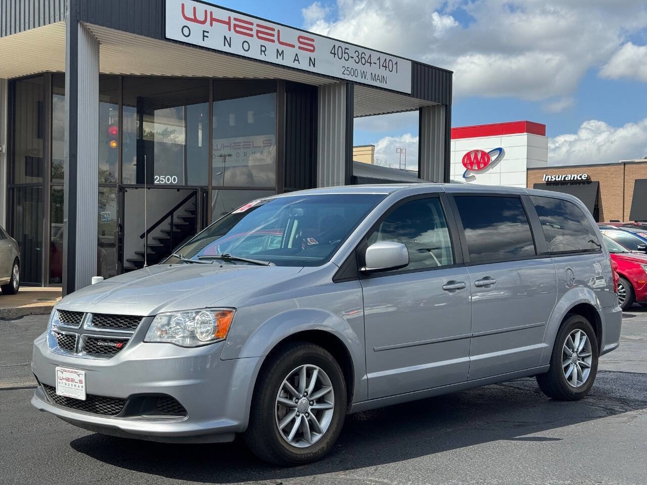Used 2016 Dodge Grand Caravan SE image 1
