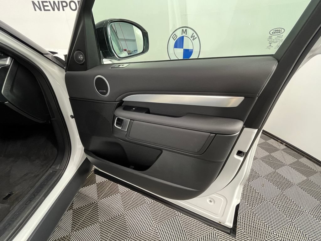 Used 2020 Land Rover Discovery Landmark AWD/4WD image 23