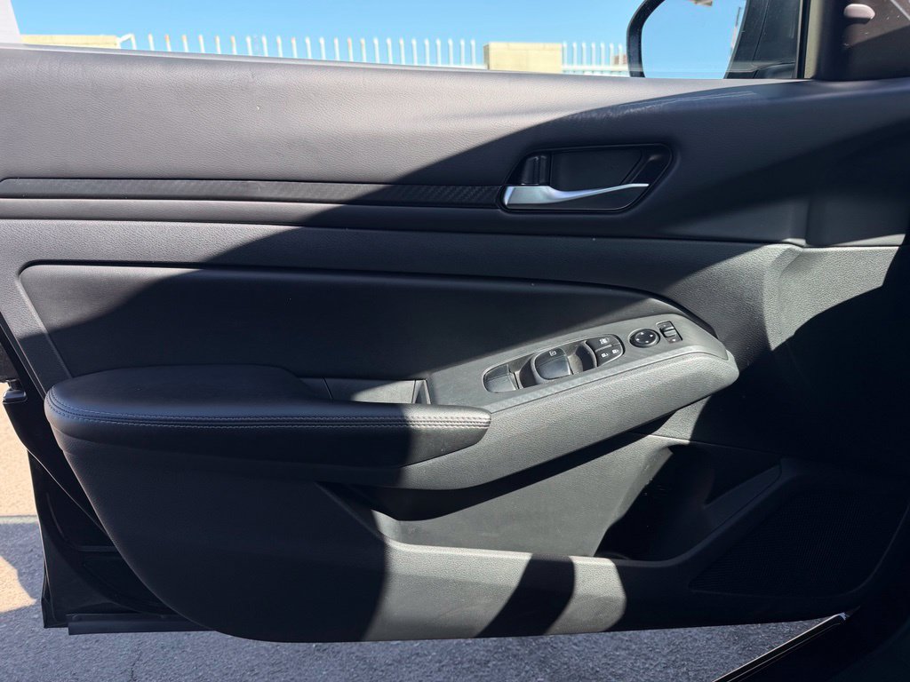 Used 2025 Nissan Altima 2.5 SV FWD image 19