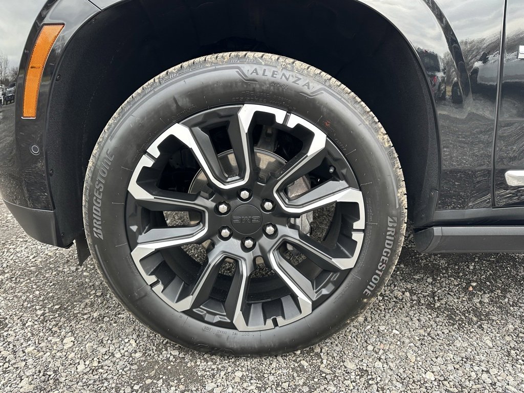 Used 2025 GMC Yukon Denali w/ Sun & Power Step Package image 11