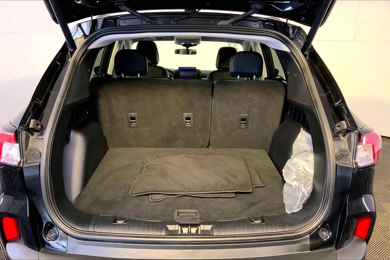 Used 2022 Ford Escape SEL w/ Technology Package FWD image 37