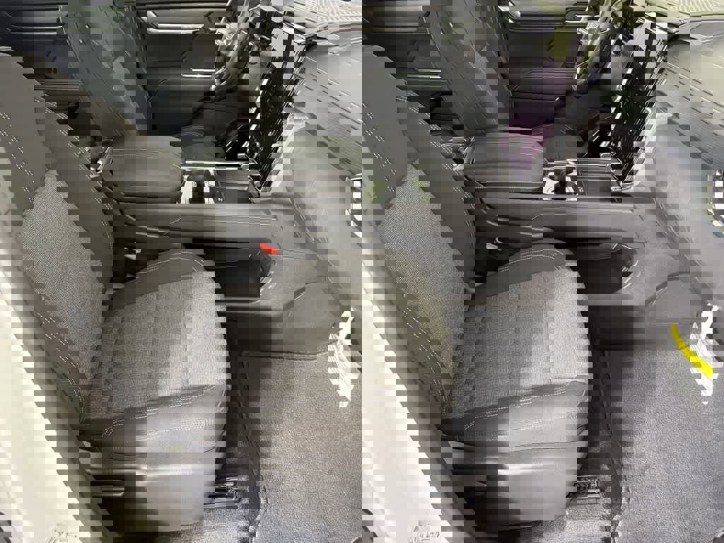 New 2025 GMC Acadia Elevation image 21