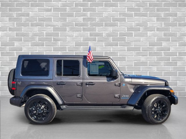 Used 2025 Jeep Wrangler Unlimited Sahara AWD/4WD image 4