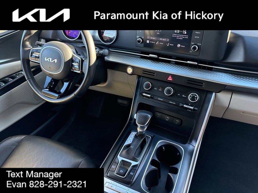 Used 2023 Kia Carnival LX image 37