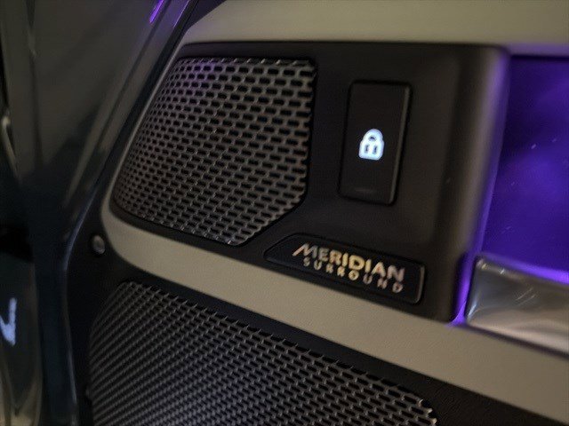 Used 2024 Land Rover Defender 110 X-Dynamic SE image 33