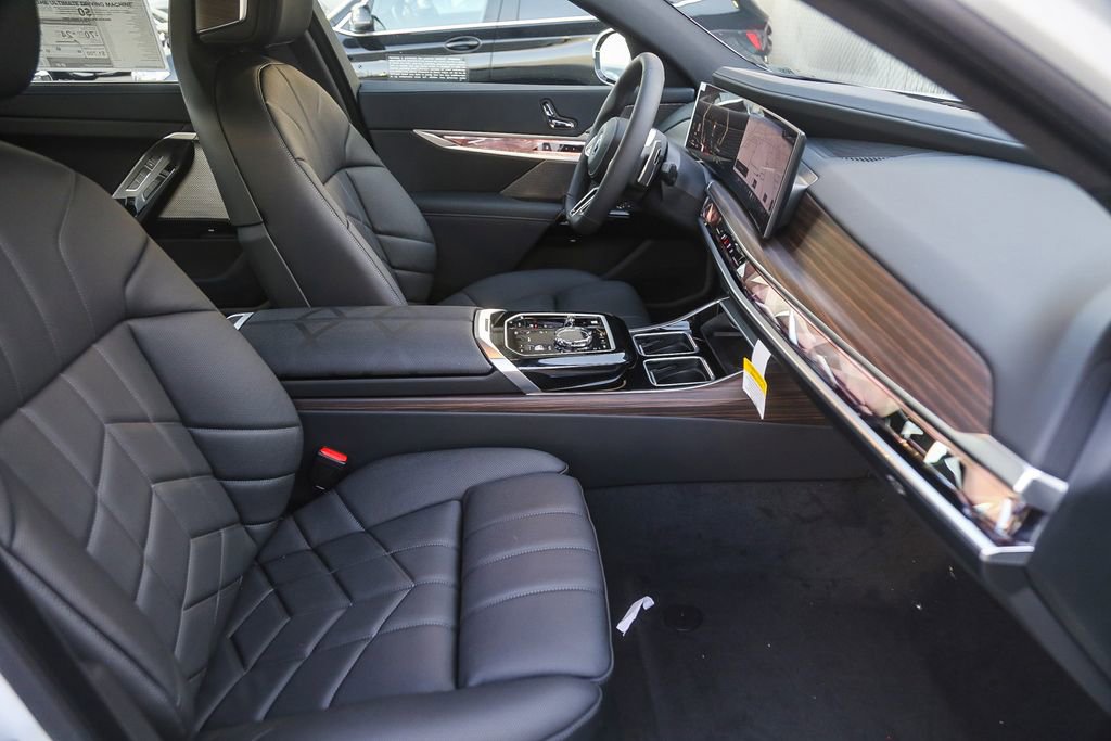 New 2026 BMW 750e xDrive w/ Premium Package AWD/4WD image 13