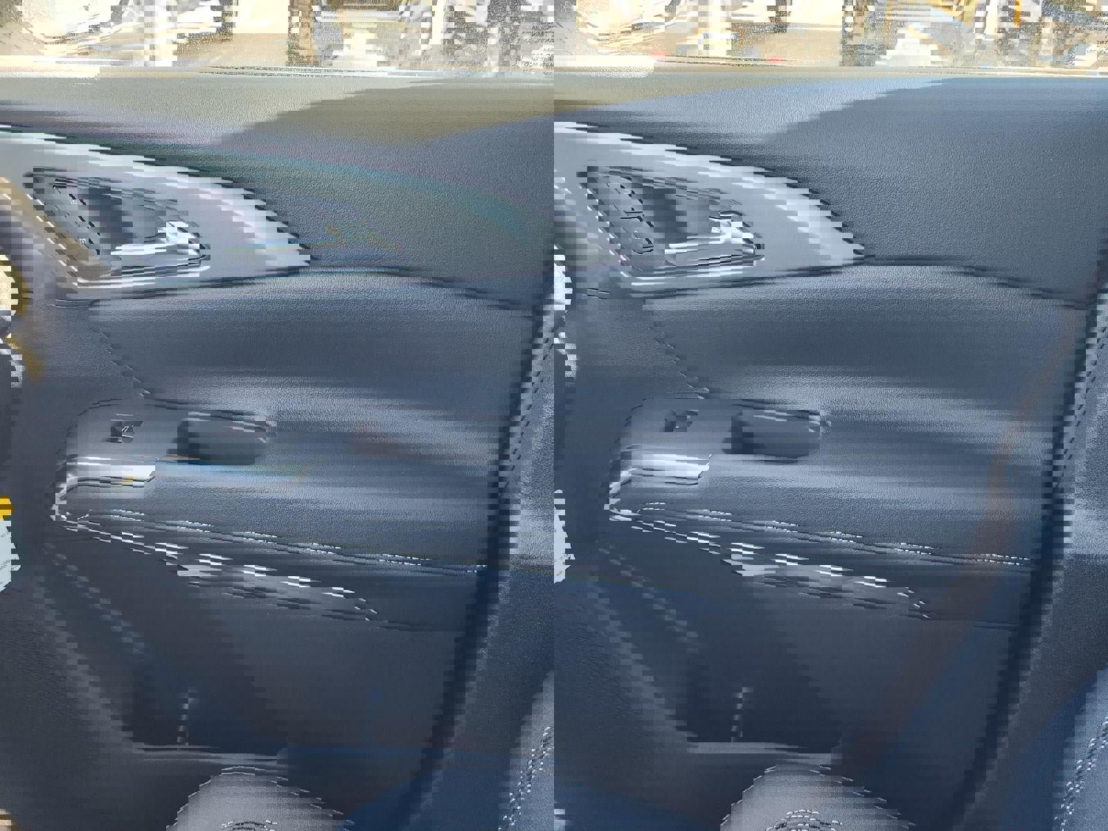 Used 2025 Chevrolet Equinox LT image 19