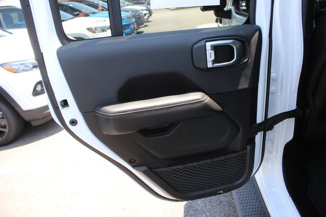 Used 2024 Jeep Wrangler Unlimited Sahara w/ Technology Group AWD/4WD image 23