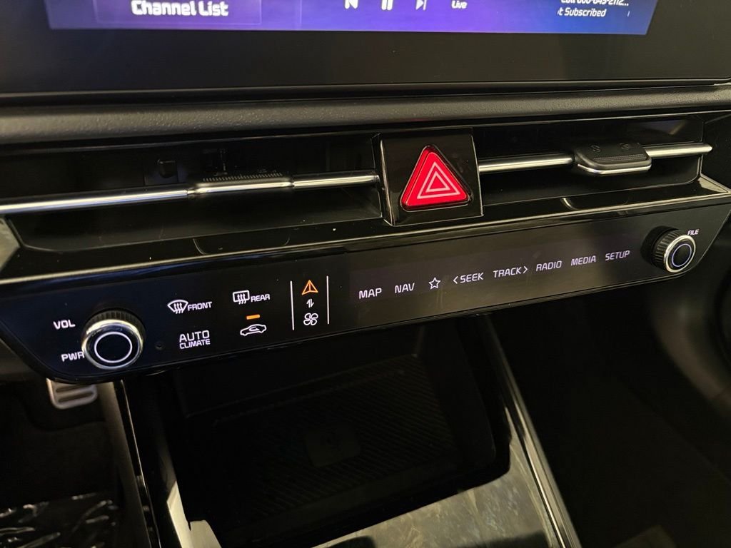 Used 2023 Kia Niro SX Touring FWD image 27