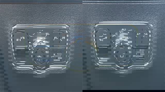 Certified 2025 Mercedes-Benz GLB 250 4MATIC image 87