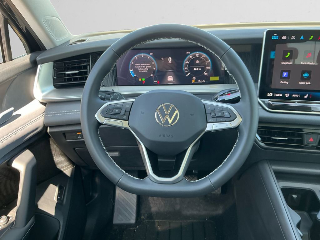 New 2025 Volkswagen Tiguan SE image 12