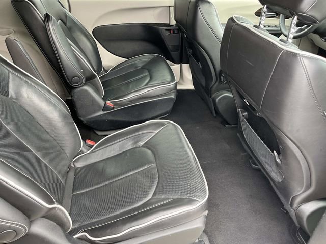 Used 2023 Chrysler Pacifica Limited FWD image 23