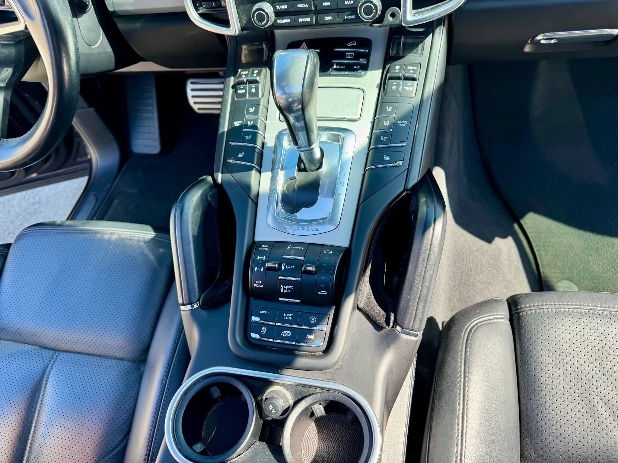 Used 2018 Porsche Cayenne GTS w/ Premium Package Plus AWD/4WD image 29