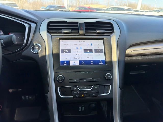 Used 2020 Ford Fusion SE image 22