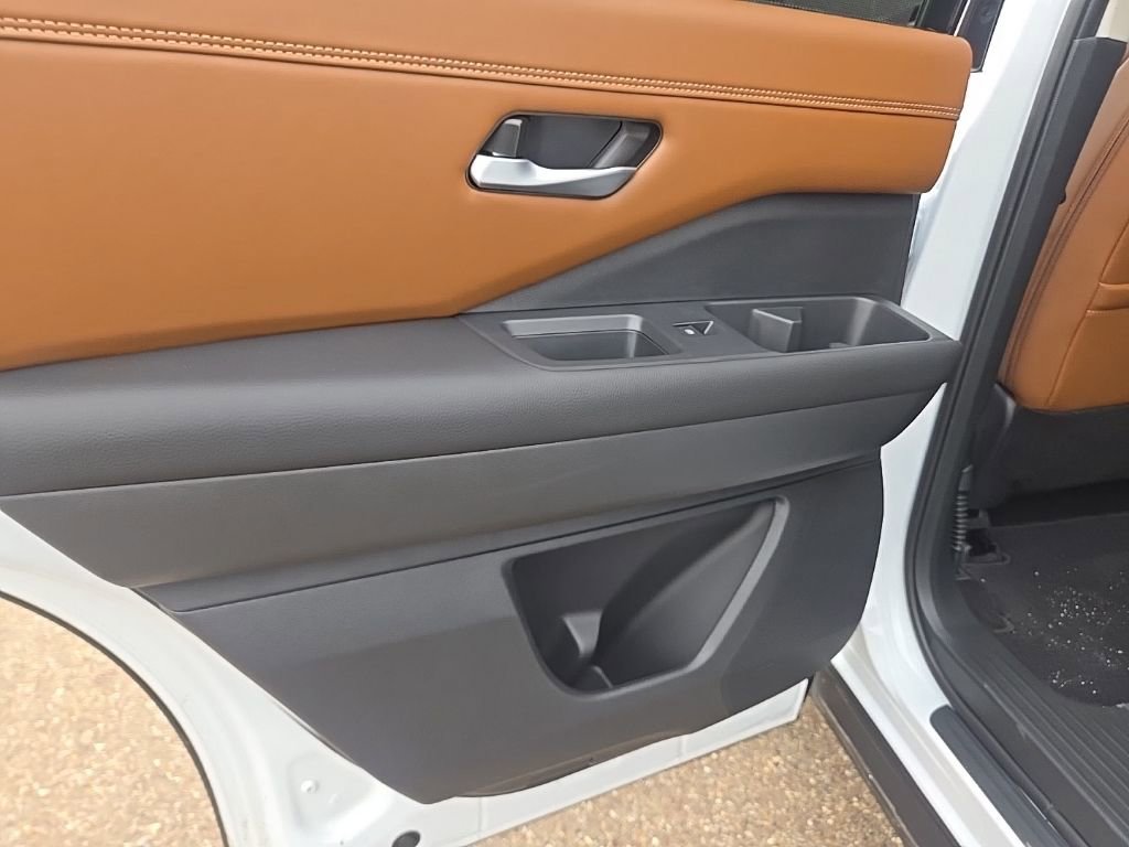 New 2026 Nissan Pathfinder Platinum image 34