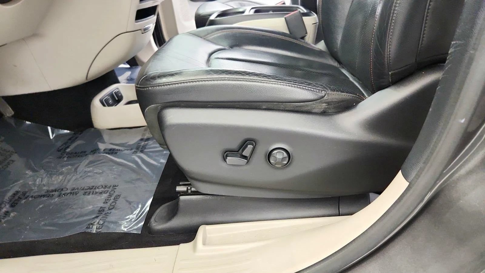 Used 2019 Chrysler Pacifica Touring-L FWD image 15