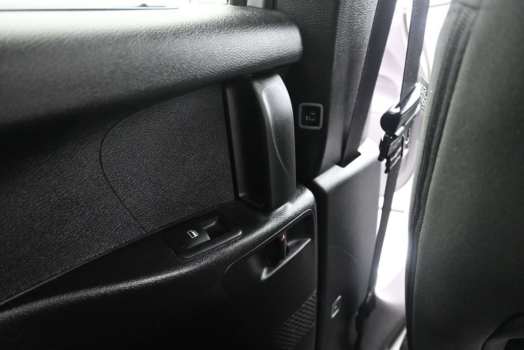 Used 2019 Chrysler Pacifica Touring Plus w/ Advanced Safetytec Group FWD image 30