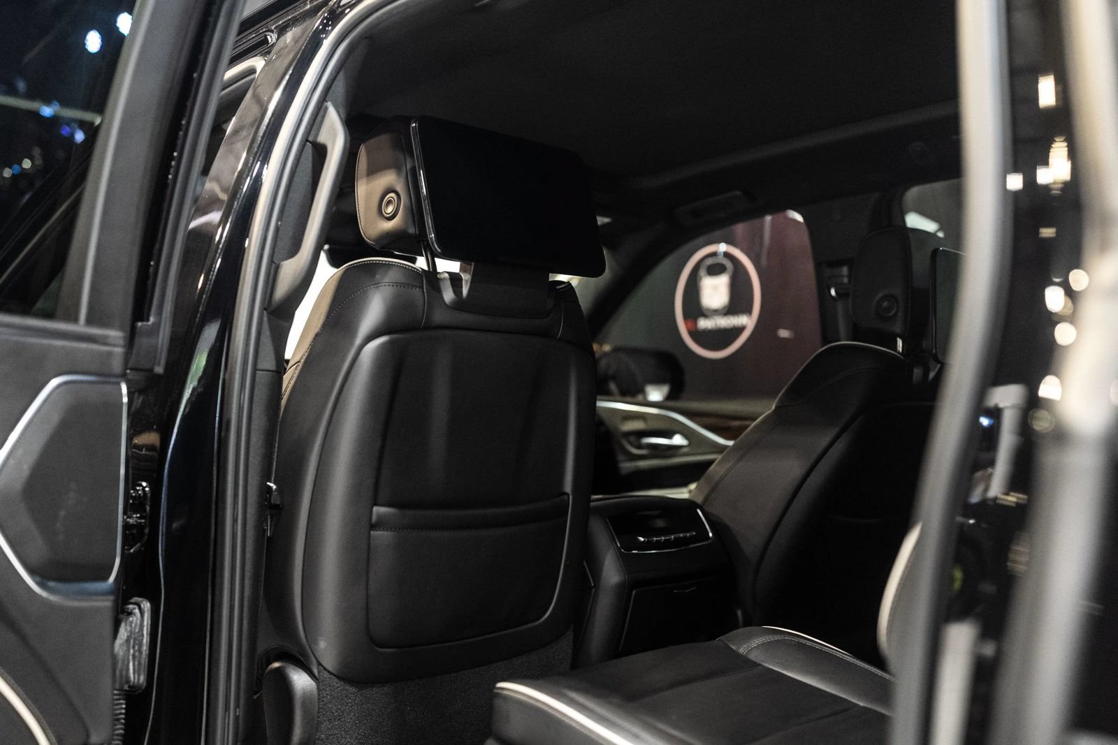 Used 2021 Cadillac Escalade ESV Premium Luxury w/ LPO, Floor Liner Package AWD/4WD image 16