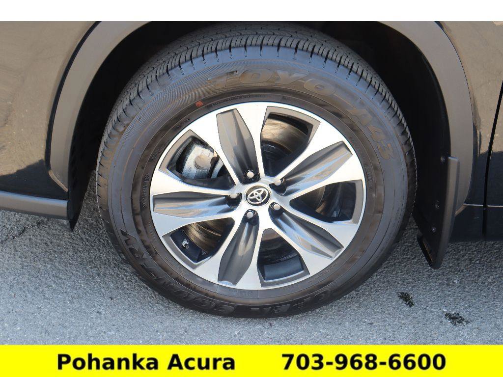 Used 2025 Toyota Highlander XLE image 31