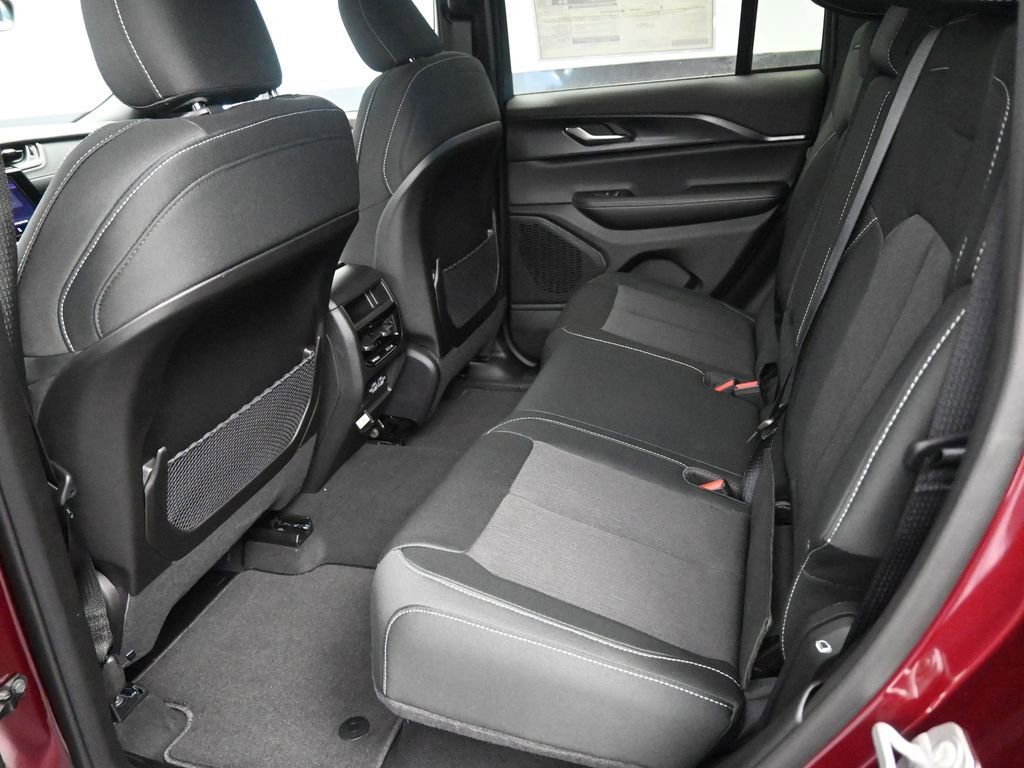 New 2025 Jeep Grand Cherokee Laredo X w/ Luxury Tech Group I image 18