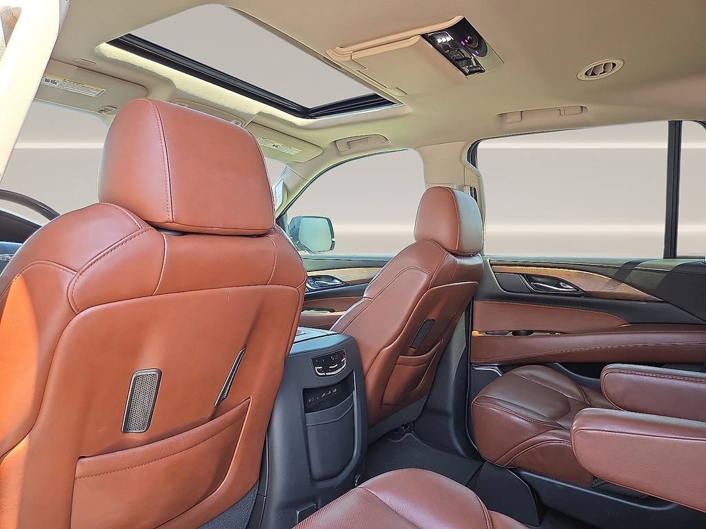 Used 2020 Cadillac Escalade Premium Luxury AWD/4WD image 12