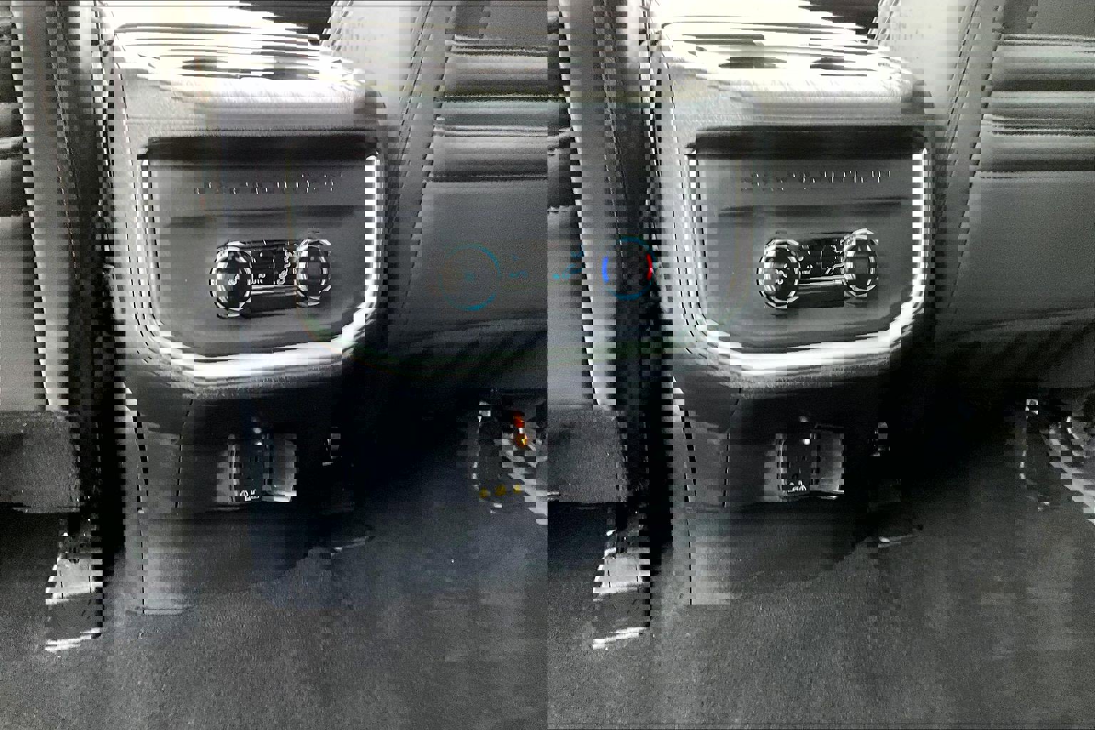 Used 2025 Ford Expedition Active image 40